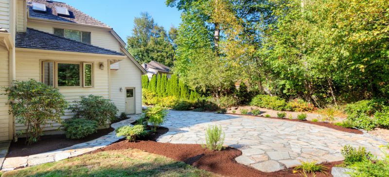 What Makes Flagstone A Popular Choice For Outdoor Hardscaping
